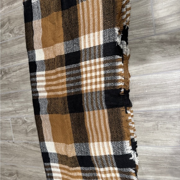 Tan black white plaid super soft oversized blanket scarf - Picture 2 of 2